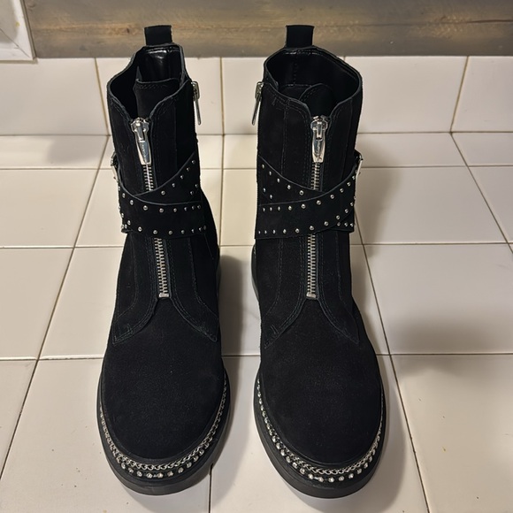 Vince Camuto NWT Blinda Black Suede Moto Chic Chain Rim Platform LugSole Boot 9M - Picture 7 of 13